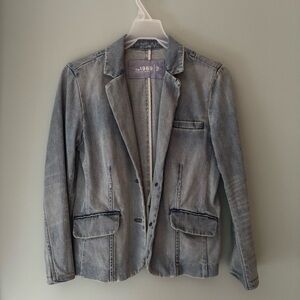 Gap 1969 Light Jean Jacket Women’s size 2(medium) 2 front pockets, button up
